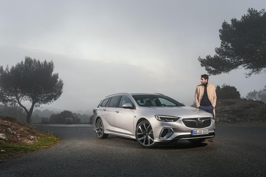  Opel Insignia GSi Sports Tourer 2017 года  (фото 19 из 40)